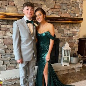Stunning Sherri Hill emerald prom dress